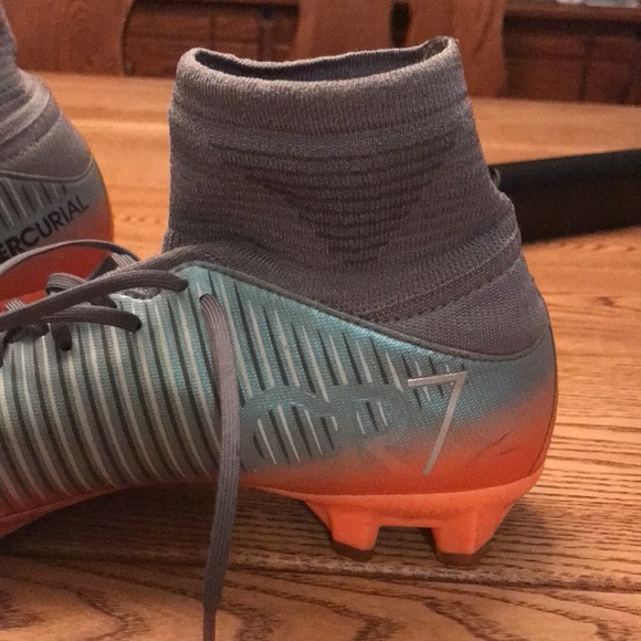NIke Junior Mercurial Superfly V CR7 soccer cleats, youth size 5 - Picture 5 of 7